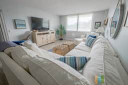 Direct Beach Access - Poolside Coastal Condo: Sea Gem
