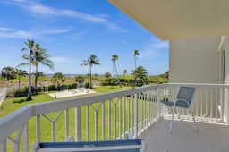 Beachfront Pool Condo: Coral Blue