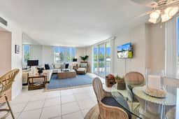 Beachfront Pool Condo: Coral Blue