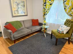 Bright one-bedroom bungalow, located near all Pasadena’s best attractions.