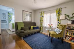 Bright one-bedroom bungalow, located near all Pasadena’s best attractions.