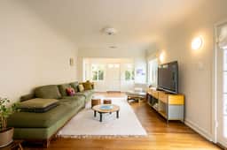 Los Angeles Modern Charmer