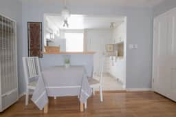 Beautiful bungalow, close to Pasadena.