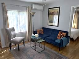 Beautiful bungalow, close to Pasadena.