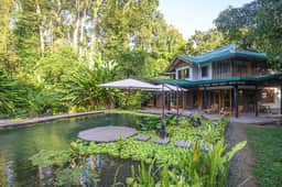 Gated Beachfront Community- Huge Natural Pool- TRIPLE Suites Birders delight!