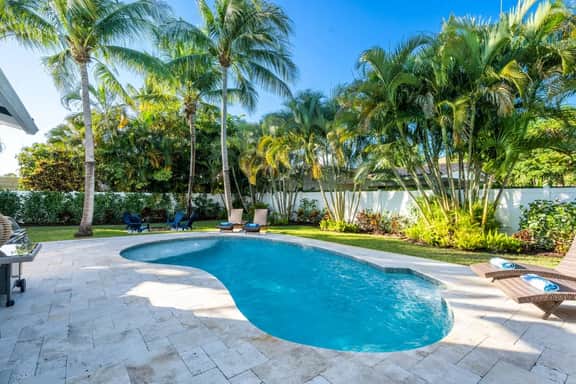 Spacious Private Pool Oasis