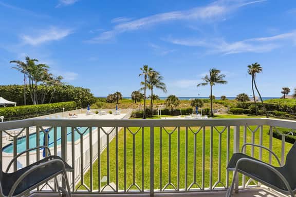 Beachfront Pool Condo: Coral Blue
