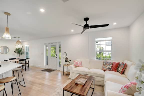 Palm Beach - Newly Designed come relax, shop, enjoy!