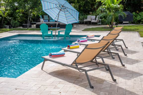 Heated Saltwater Pool, Spacious home, Close to Altantic Ave & Beach!