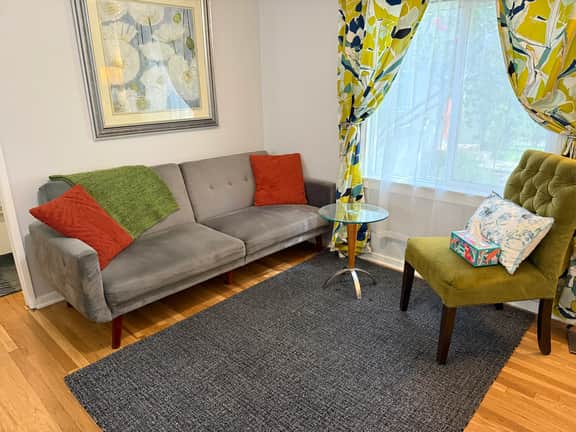 Bright one-bedroom bungalow, located near all Pasadena’s best attractions.