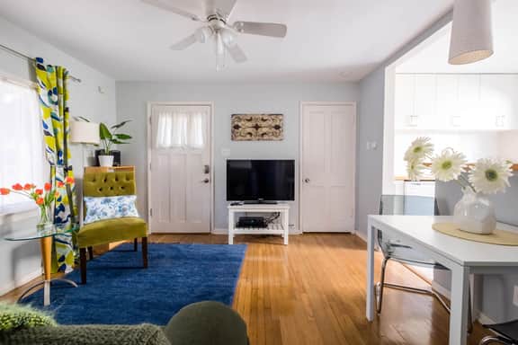 Bright one-bedroom bungalow, located near all Pasadena’s best attractions.