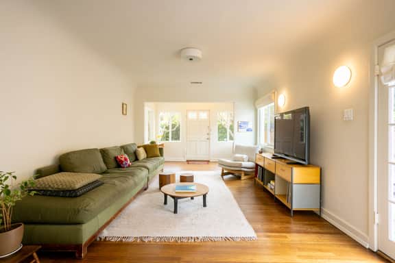 Los Angeles Modern Charmer