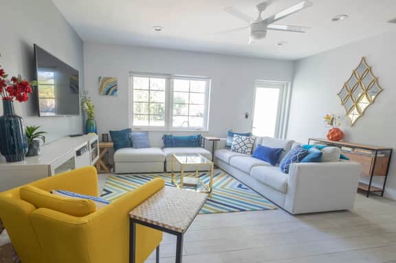 Beach, Art District, Shopping, Restaurants! Best Spa in Delray!