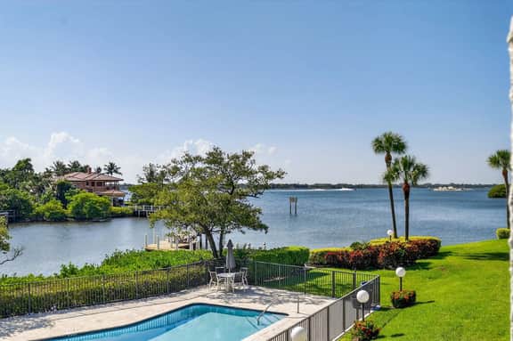 Waterfront Palm Beach Escape: Piper