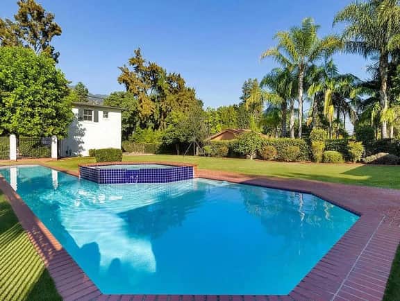 Large & Light-filled Pool Home