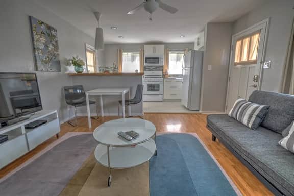 Charming 1-bedroom bungalow located in the heart of Pasadena.