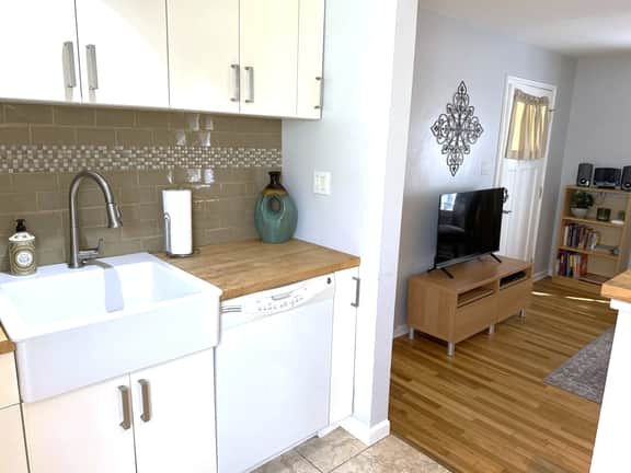 Beautiful bungalow, close to Pasadena.