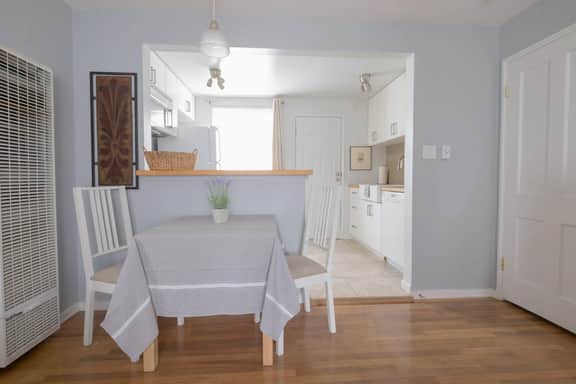 Beautiful bungalow, close to Pasadena.