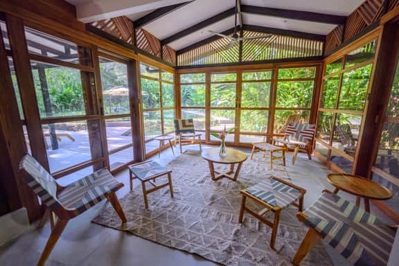 Gated Beachfront Community- Huge Natural Pool- TRIPLE Suites Birders delight!