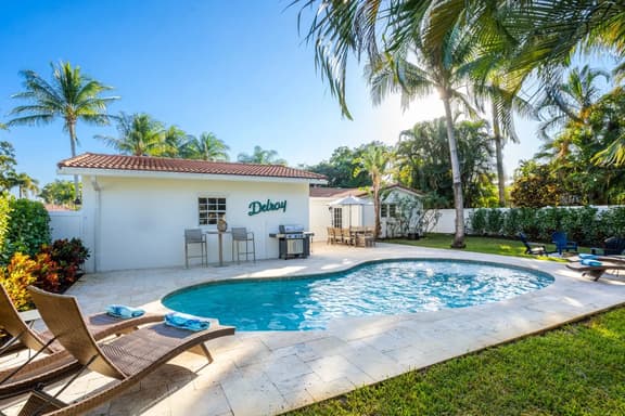 Spacious Private Pool Oasis