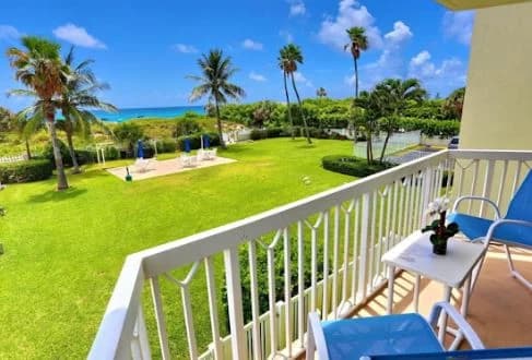 Beachfront Pool Condo: Coral Blue