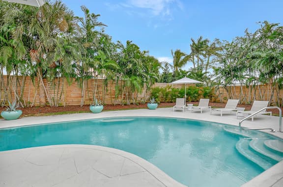 Paradise under the Palms - Newly Updated Private Heated Pool