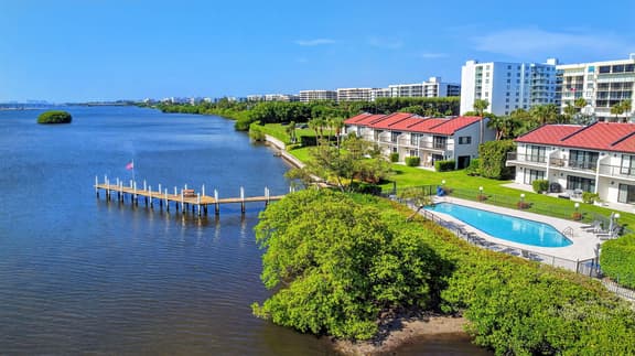 Waterfront Palm Beach Escape: Piper