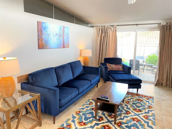 Mountain view condo unit in Angeles Forest Foothills – Near Old Town Pasadena